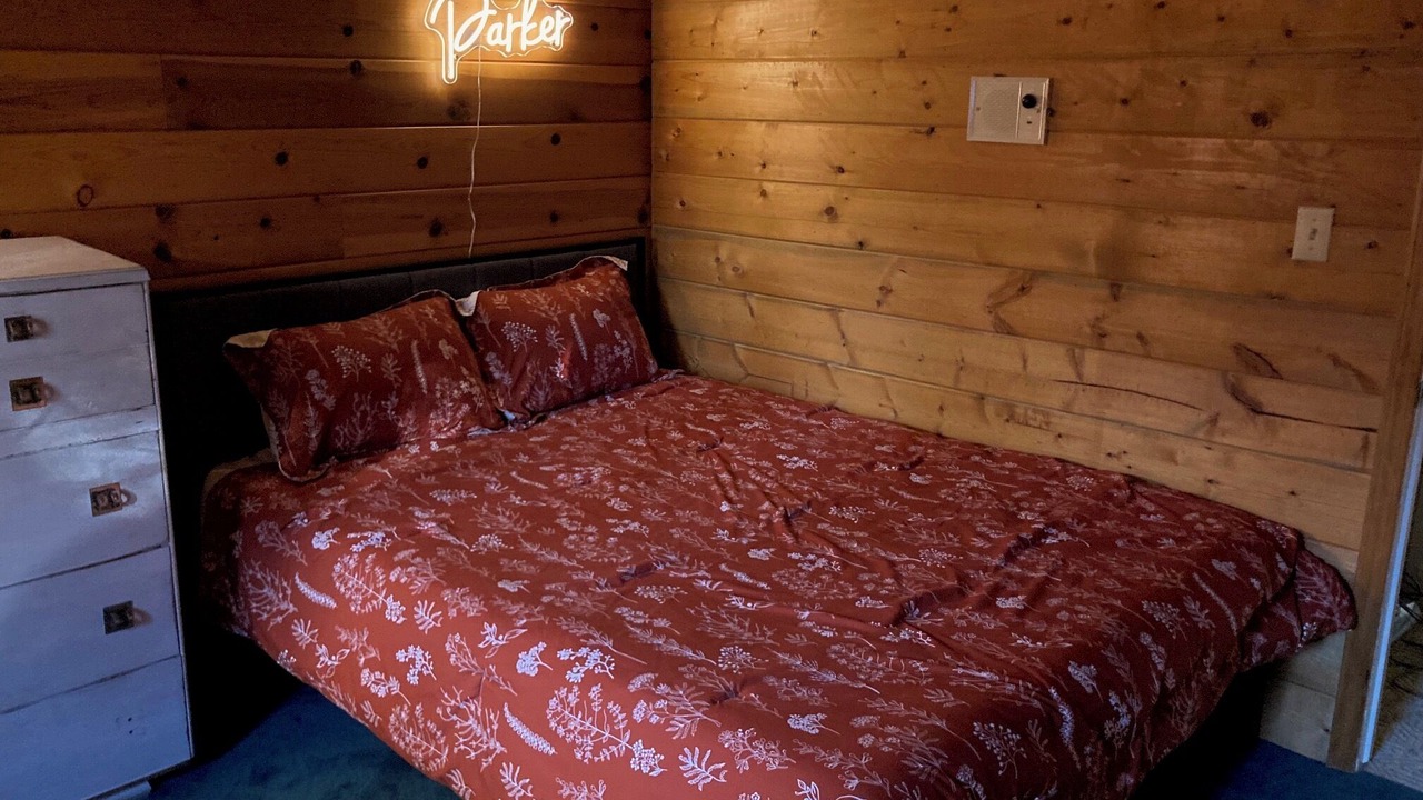 Photo of Bedroom in Upper Rattlesnake