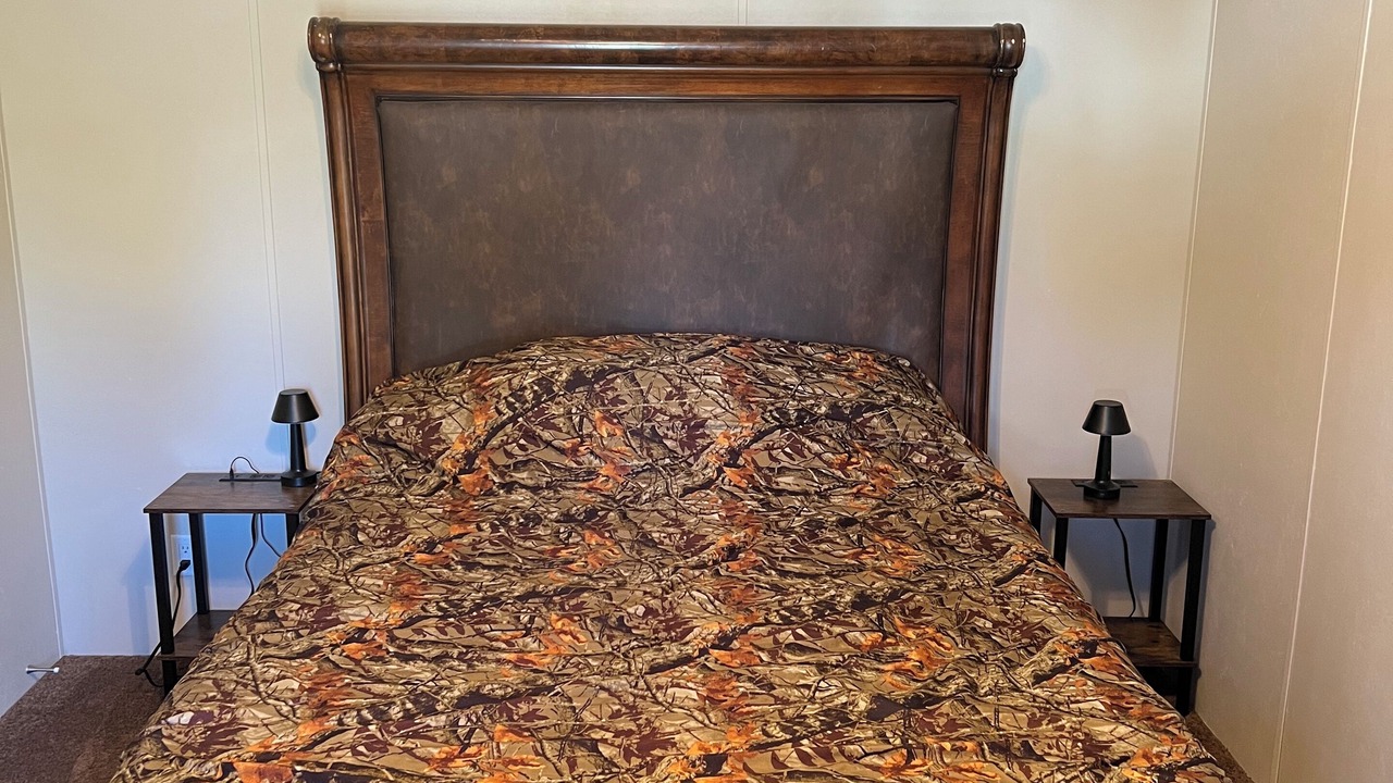 Photo of Bedroom in Petroleum County