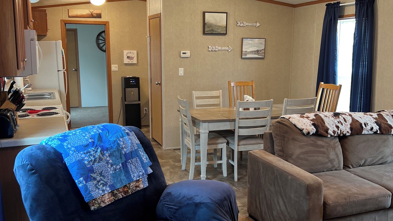 Photo of Livingroom in Petroleum County