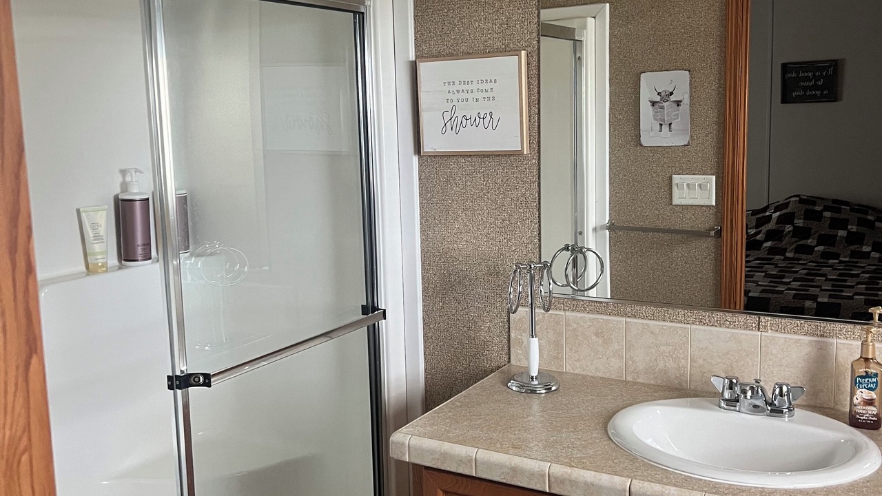 Photo of Bathroom in Petroleum County