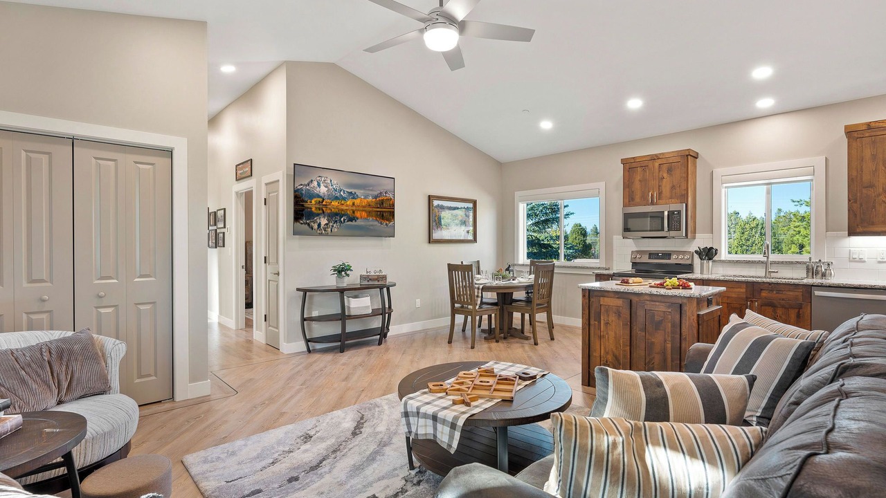 Photo of Bedroom in West Yellowstone