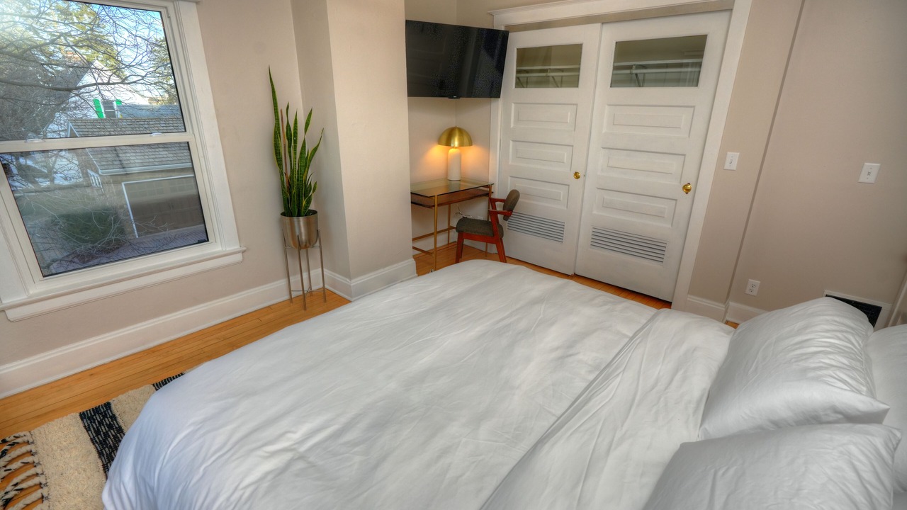Photo of Bedroom in Lakeside - Lester Park