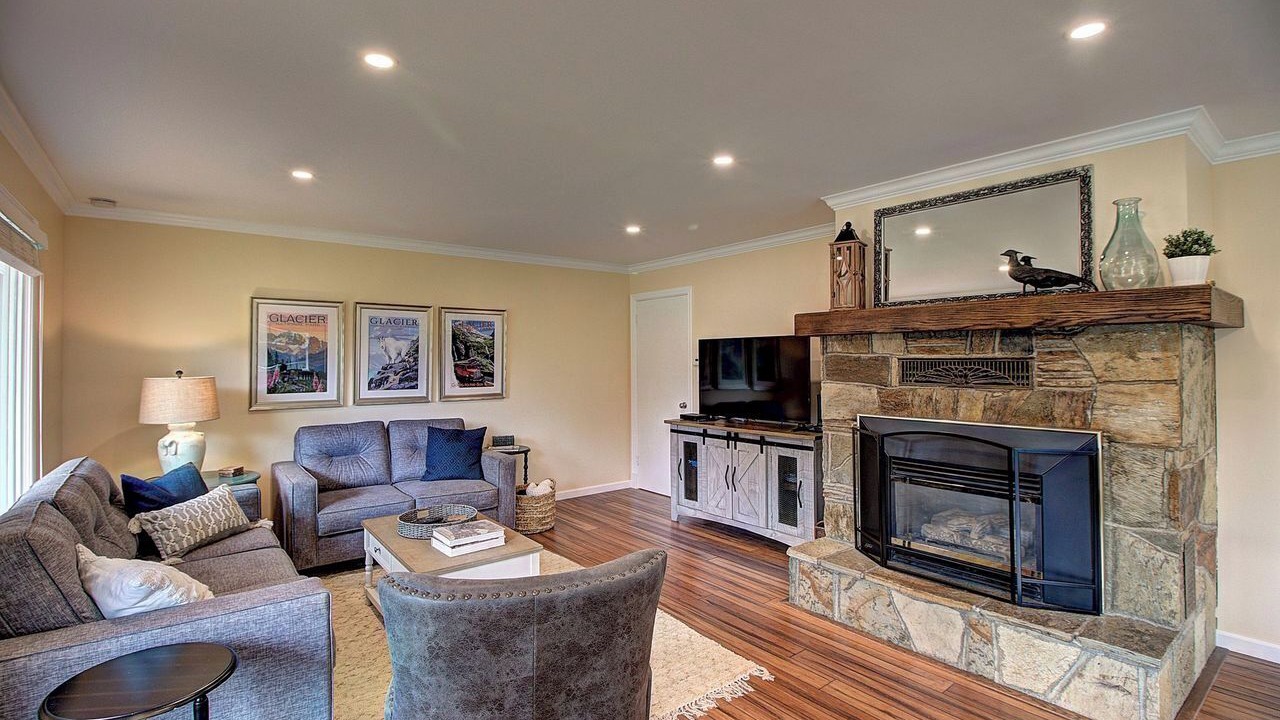 Photo of Livingroom in Woods Bay