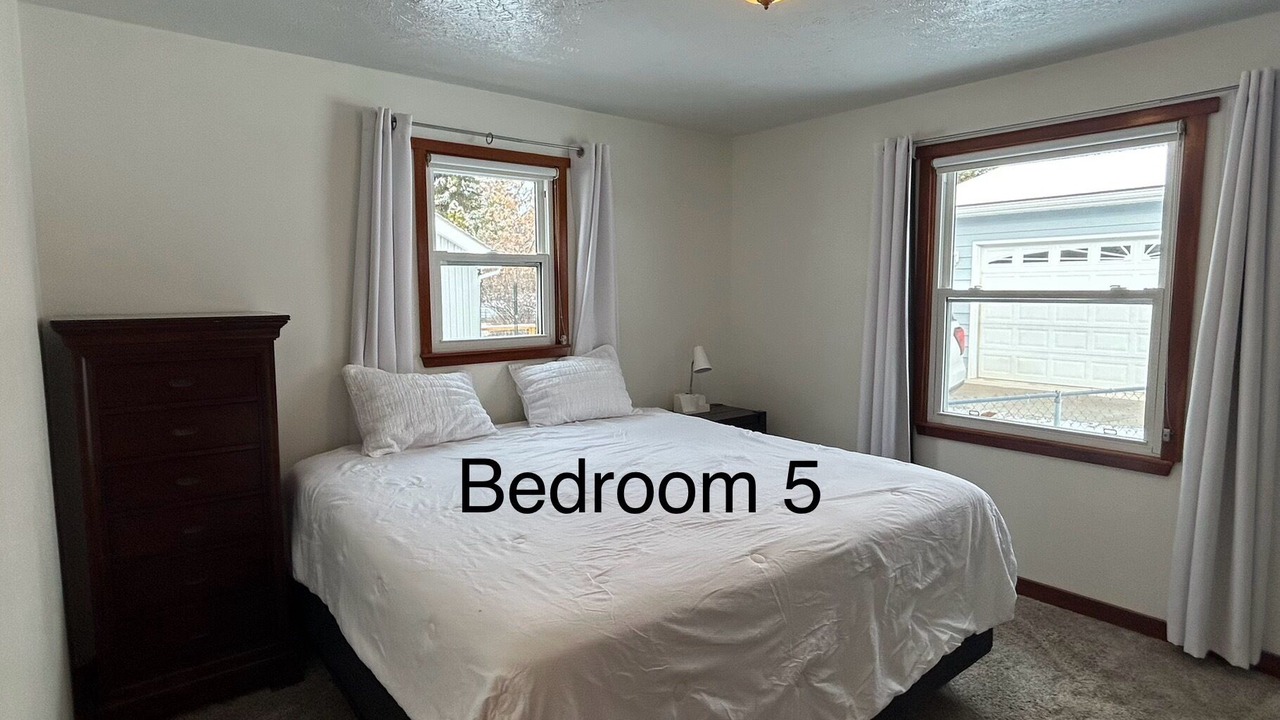 Photo of Bedroom in Upper Rattlesnake