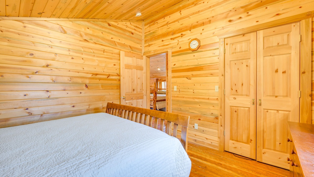 Photo of Bedroom in Salmon