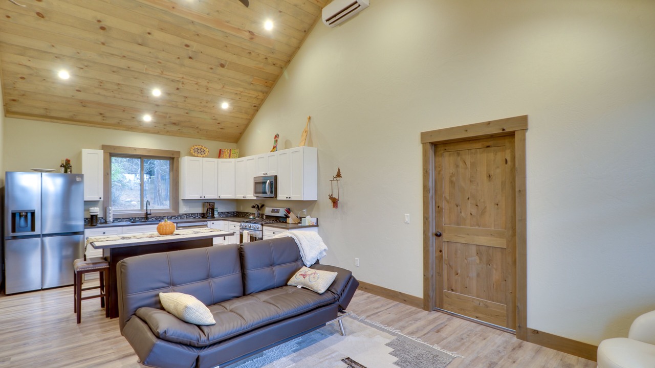 Photo of Livingroom in Woods Bay