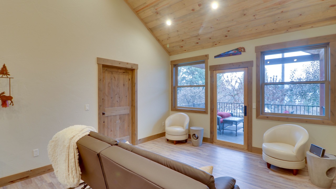 Photo of Livingroom in Woods Bay