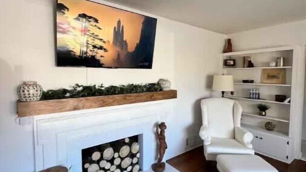 Photo of Livingroom in University District
