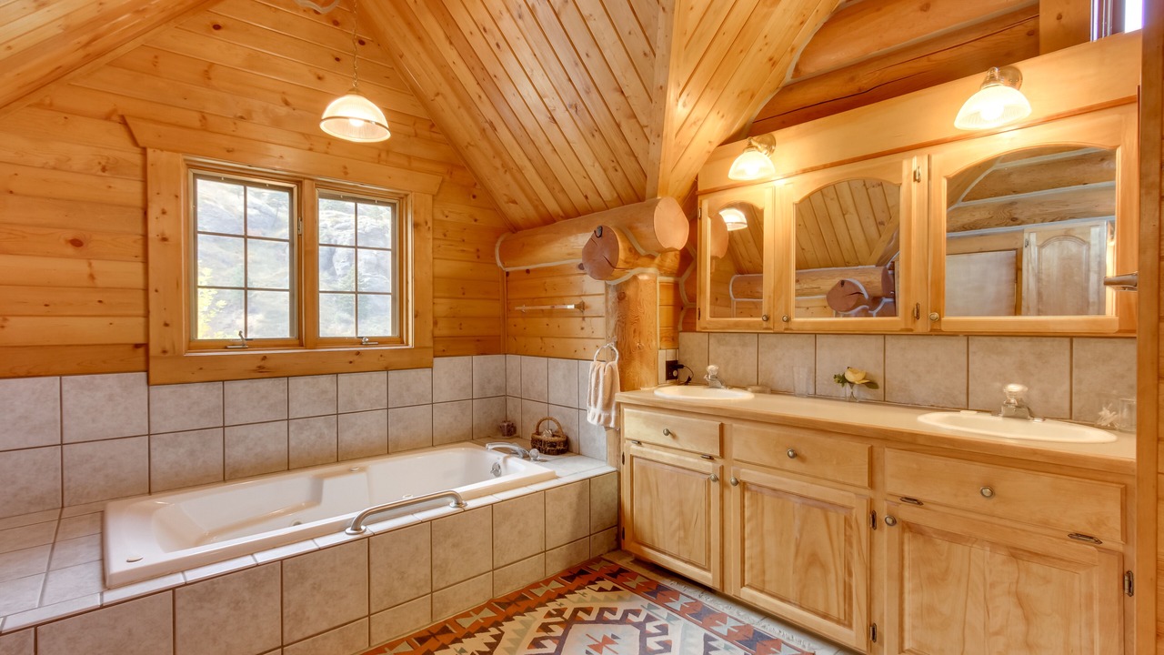 Photo of Bathroom in Cascade