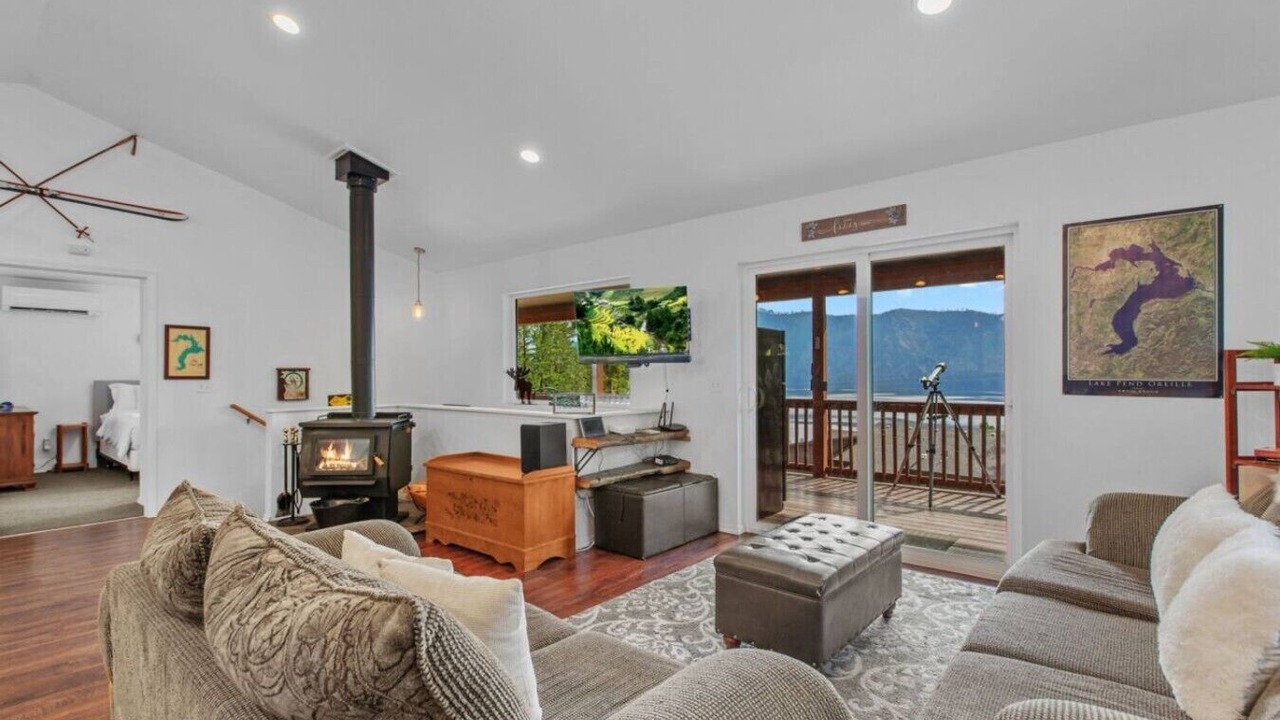 Photo of Livingroom in Bayview