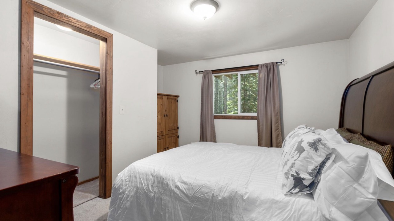 Photo of Bedroom in East Glacier Park