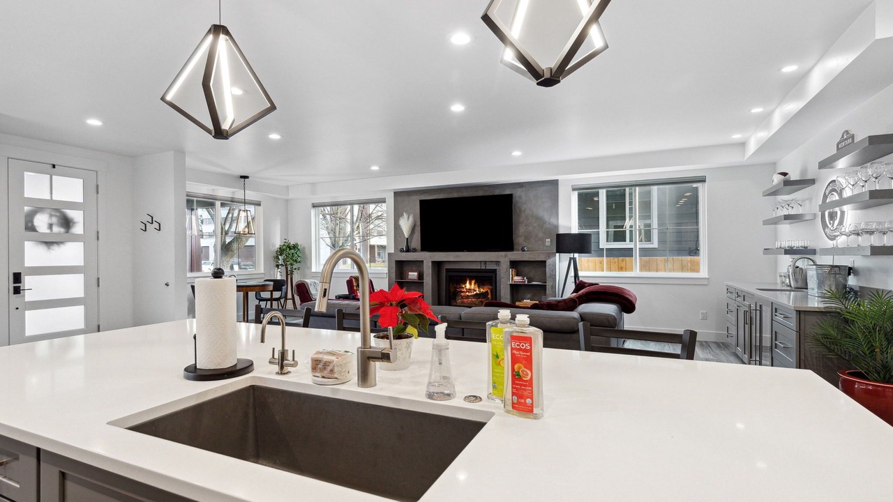 Photo of Others in University District