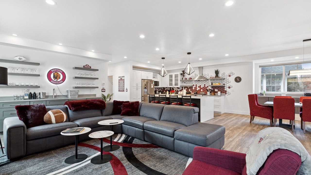 Photo of Livingroom in University District