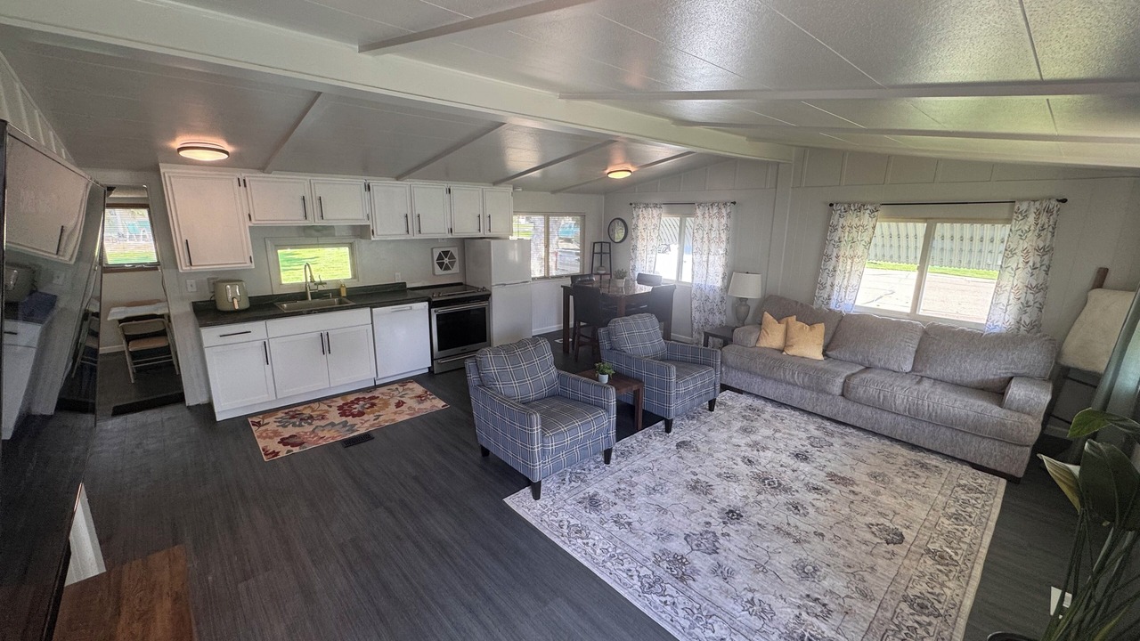 Photo of Livingroom in Plentywood