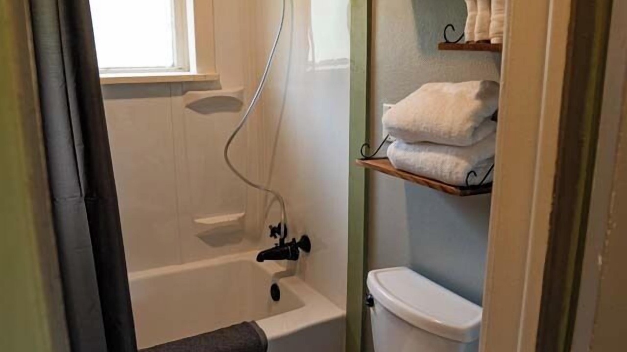 Photo of Bathroom in West Riverside
