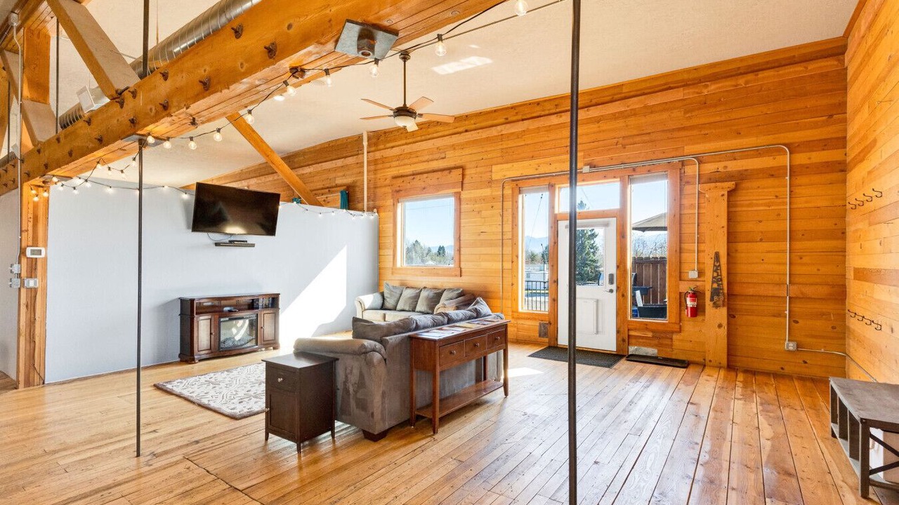 Photo of Livingroom in Hamilton