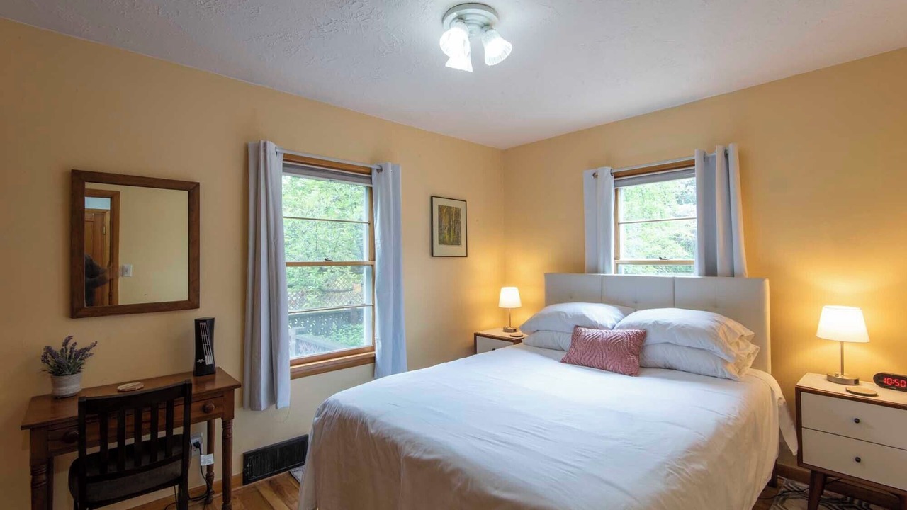 Photo of Bedroom in Franklin to the Fort