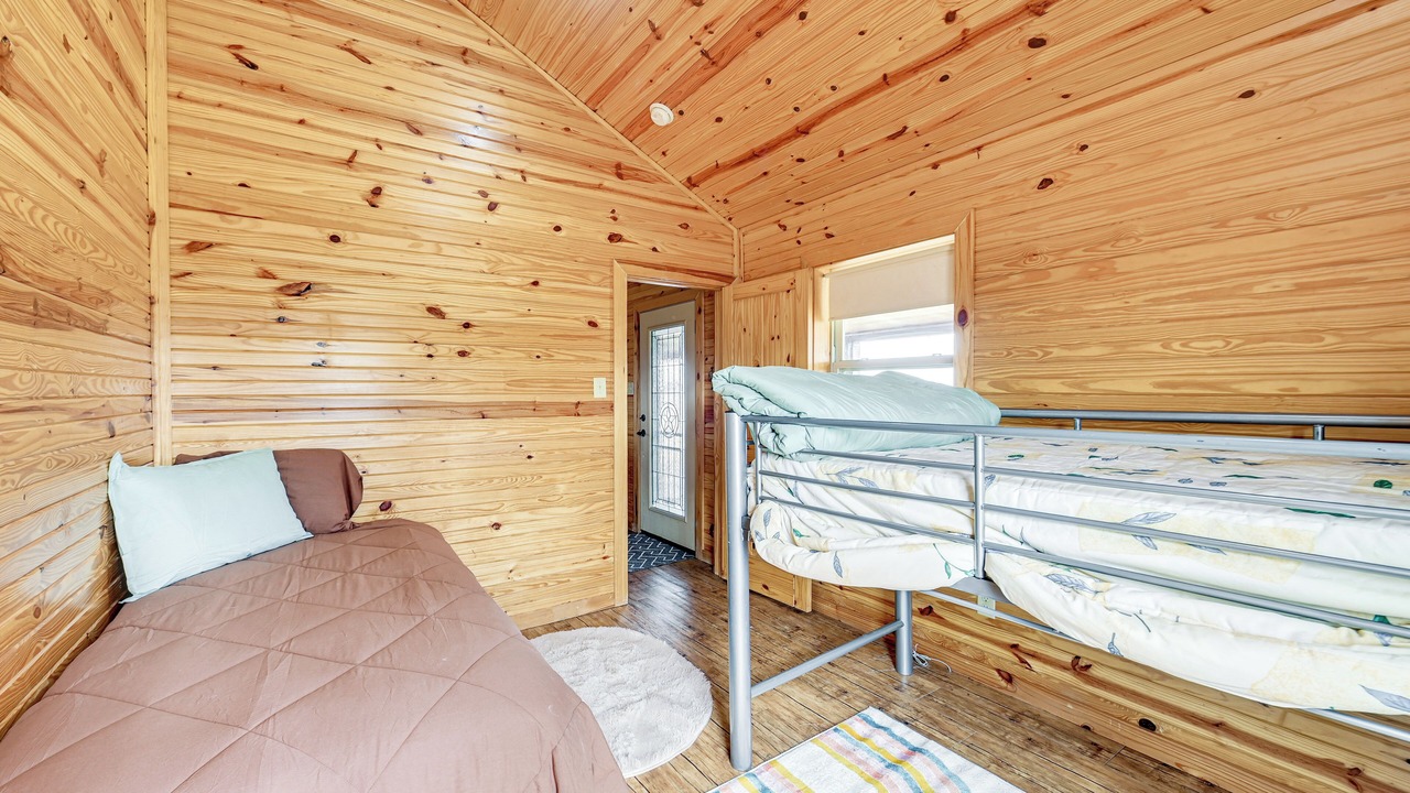 Photo of Bedroom in Pompeys Pillar