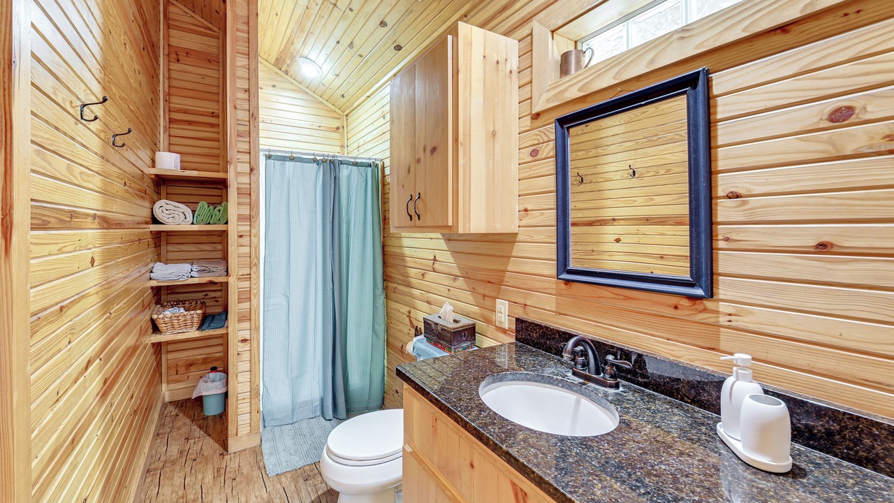 Photo of Bathroom in Pompeys Pillar