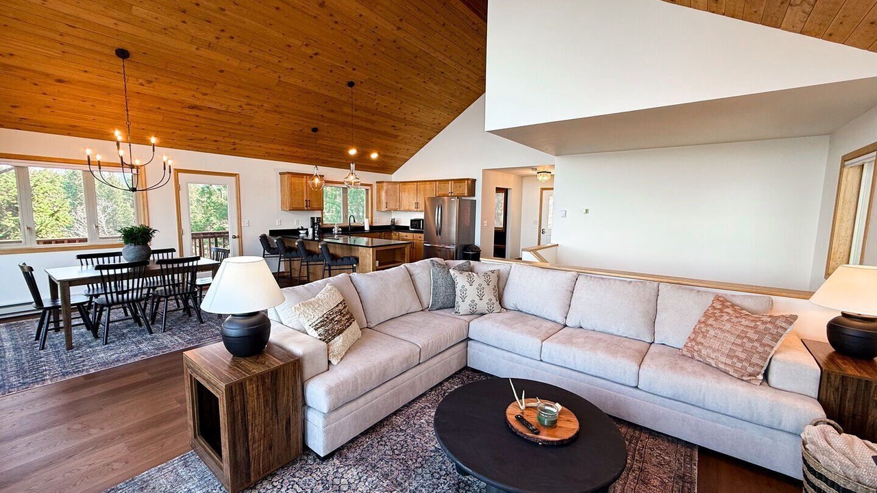 Photo of Livingroom in Finley Point