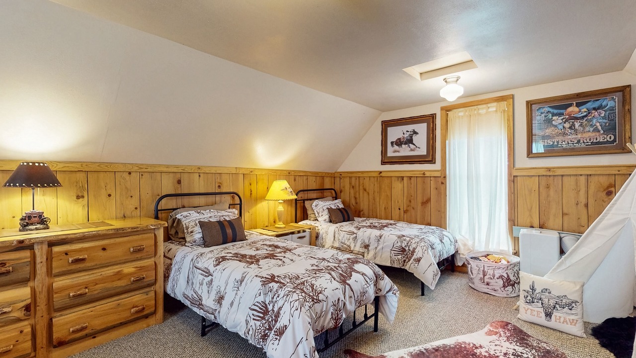 Photo of Bedroom in Crooked River Ranch