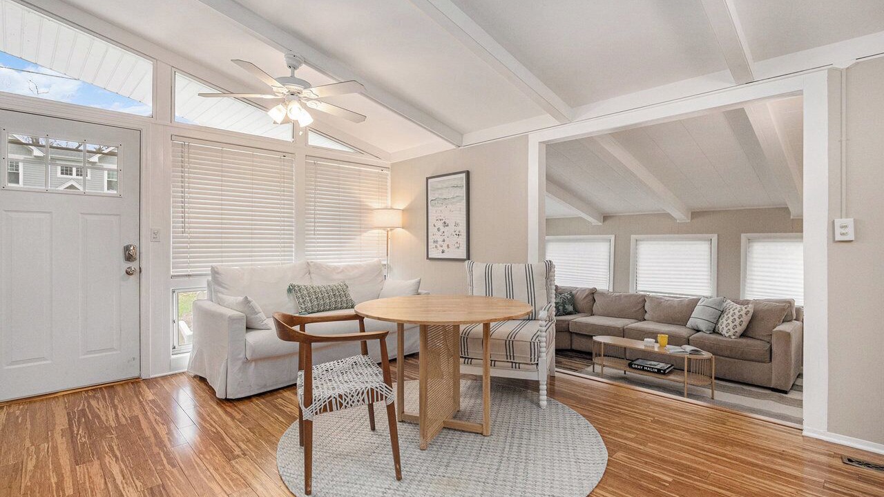 Photo of Livingroom in Grand Beach