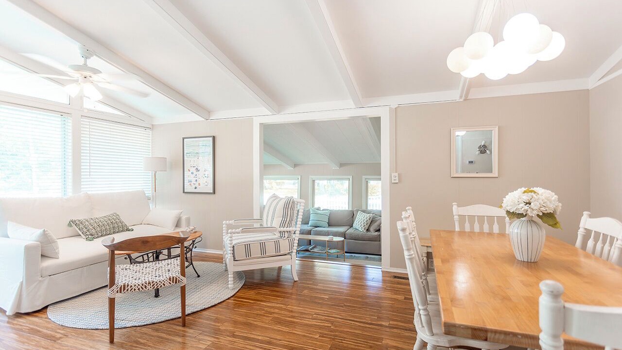 Photo of Livingroom in Grand Beach