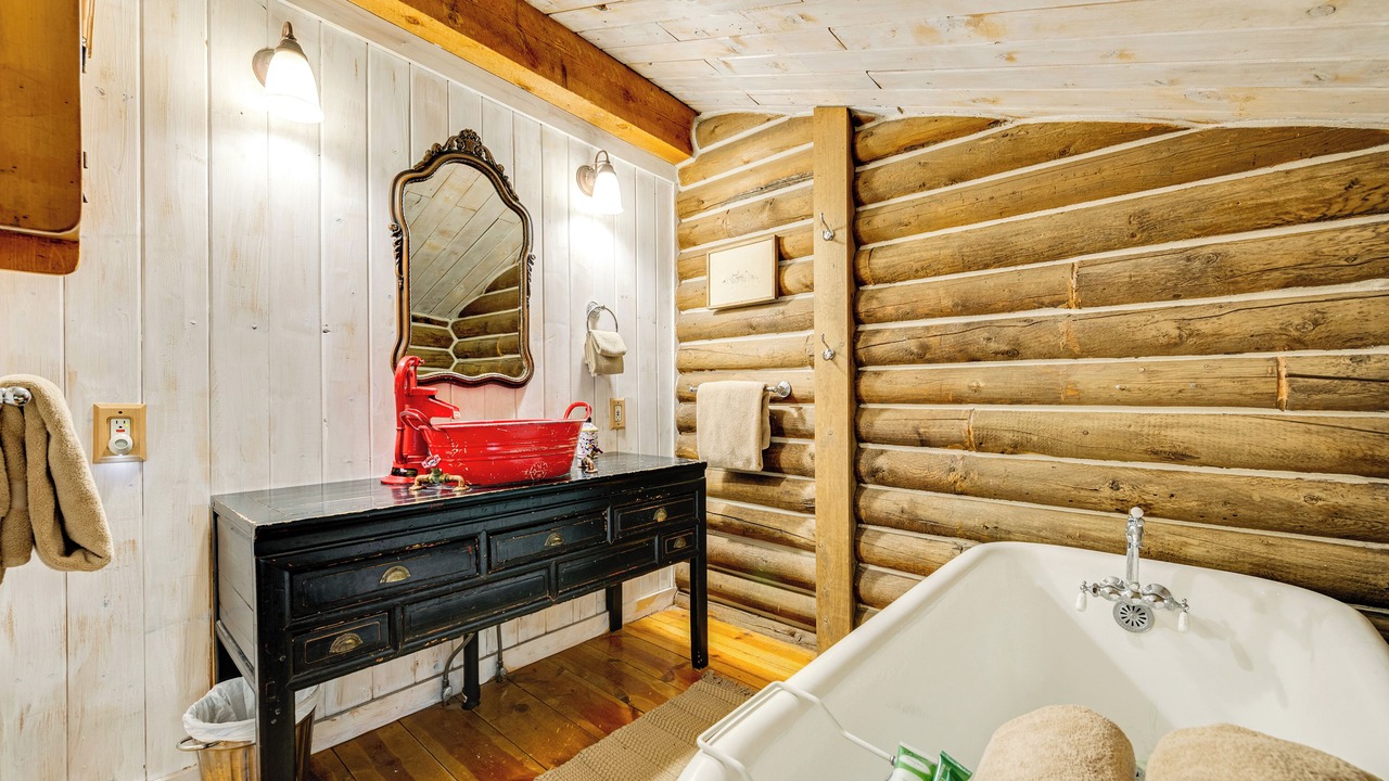 Photo of Bathroom in Summit Park
