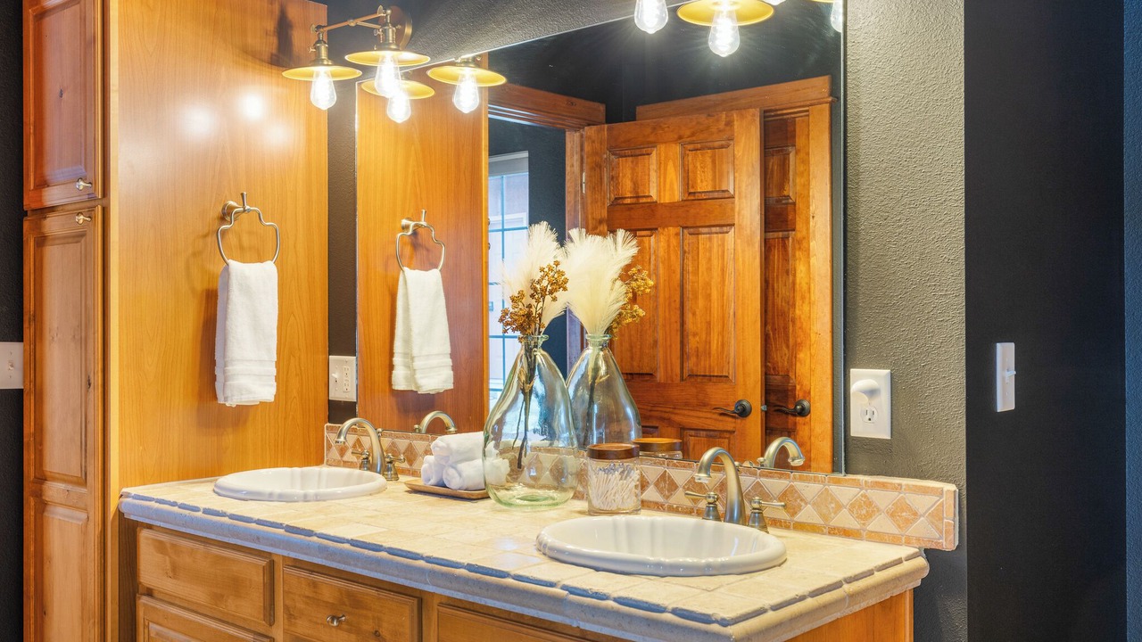 Photo of Bathroom in Emigrant