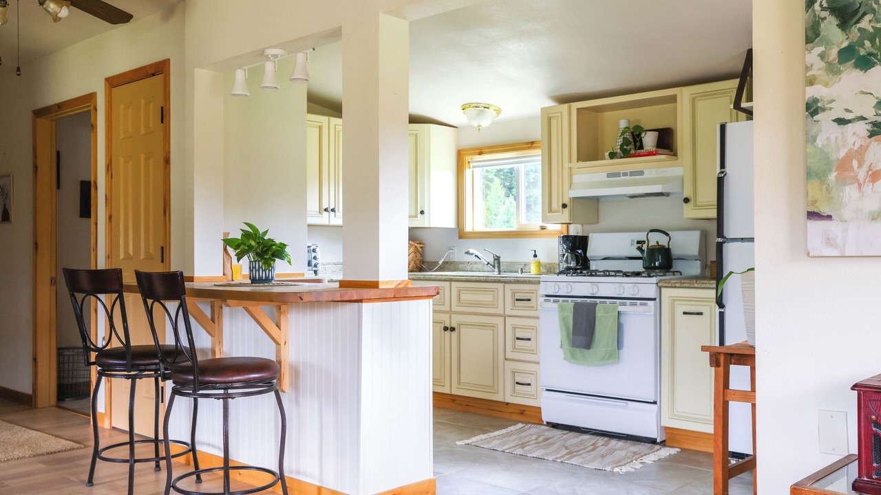 Photo of Kitchen in White Pine