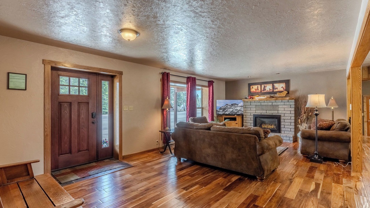 Photo of Livingroom in West Yellowstone