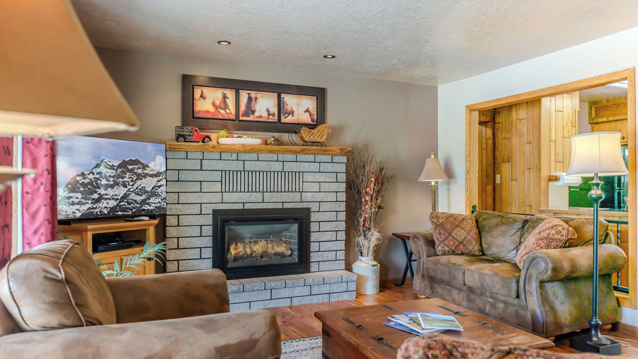 Photo of Livingroom in West Yellowstone