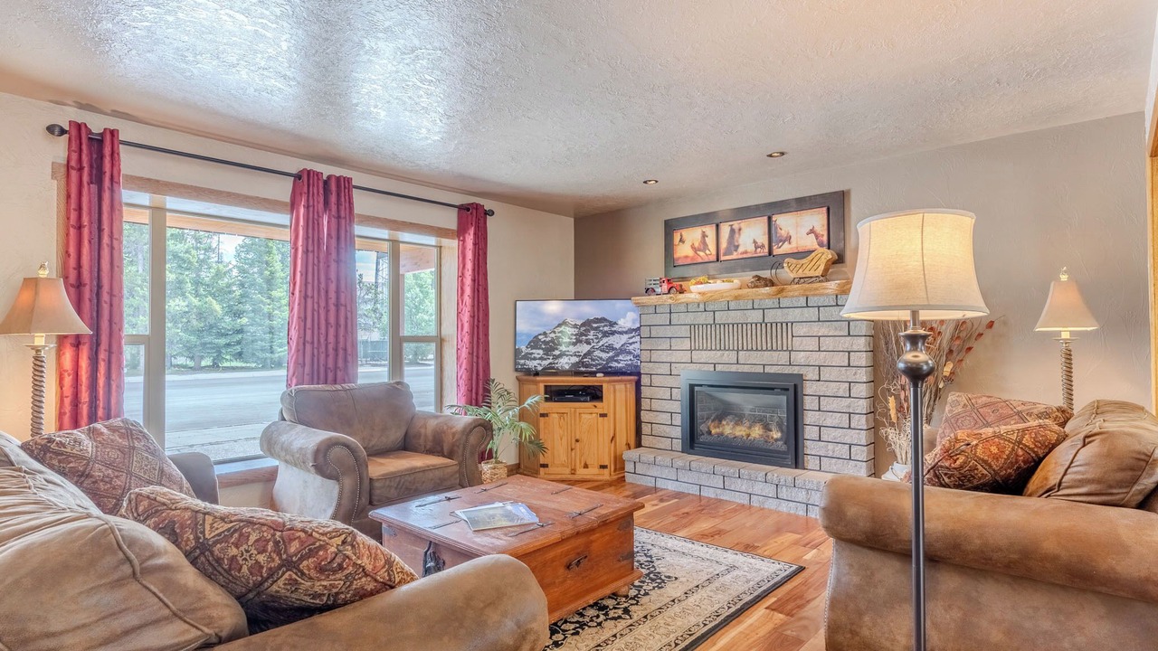 Photo of Livingroom in West Yellowstone