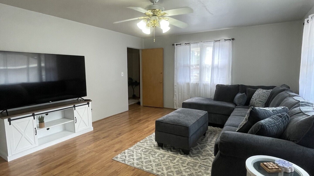 Photo of Livingroom in South Side