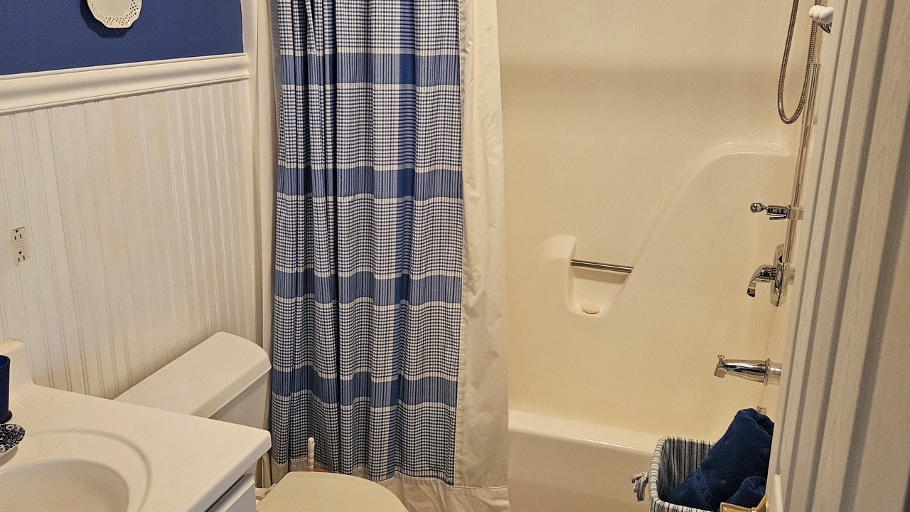 Photo of Bathroom in Absarokee