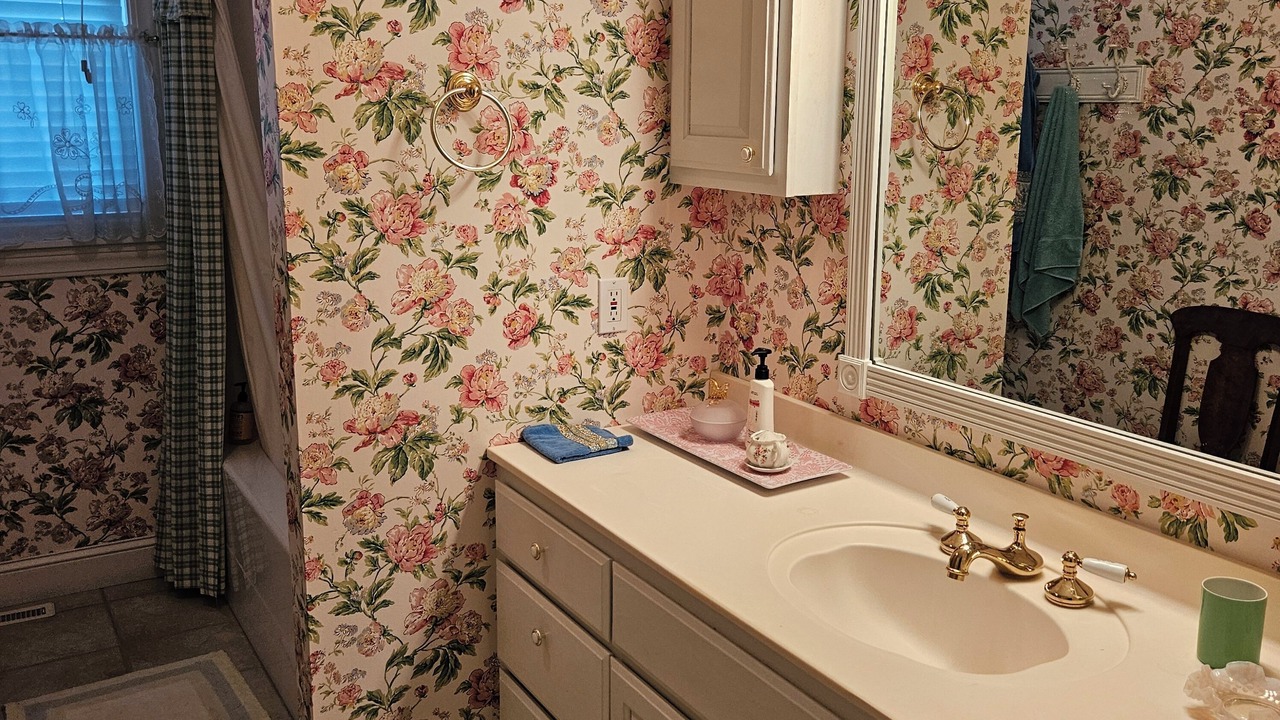 Photo of Bathroom in Absarokee