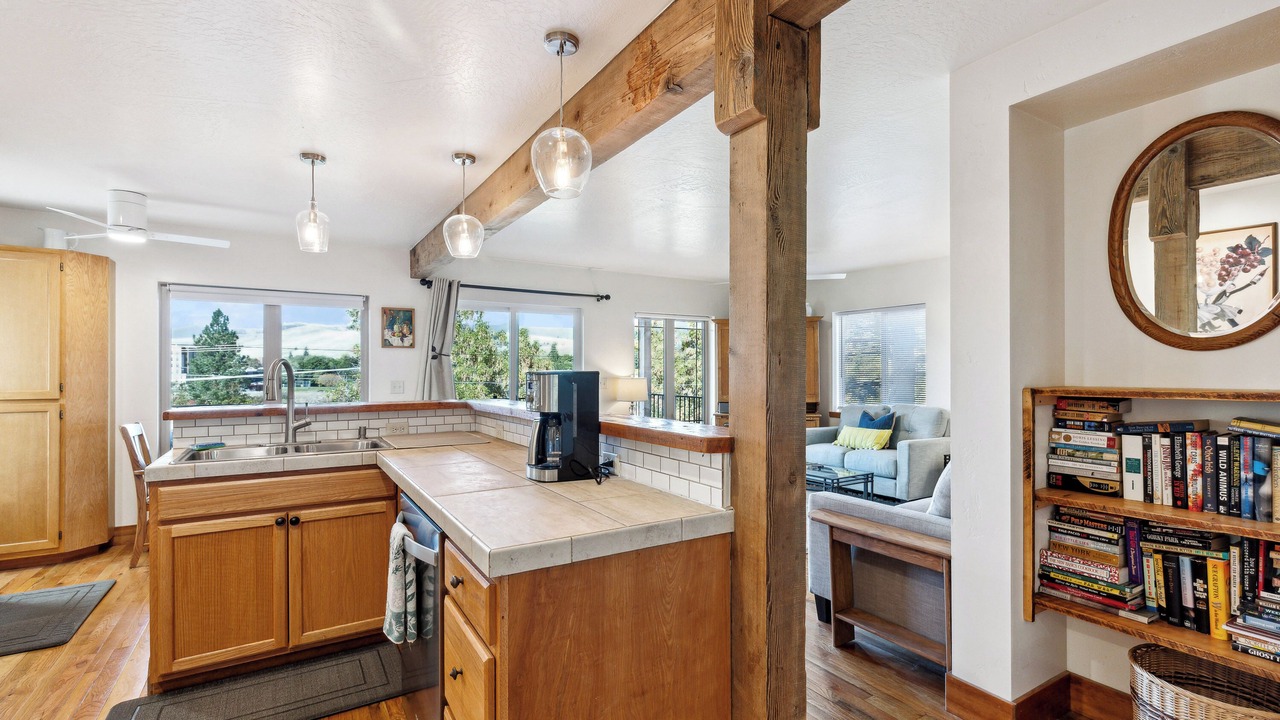 Photo of Others in University District