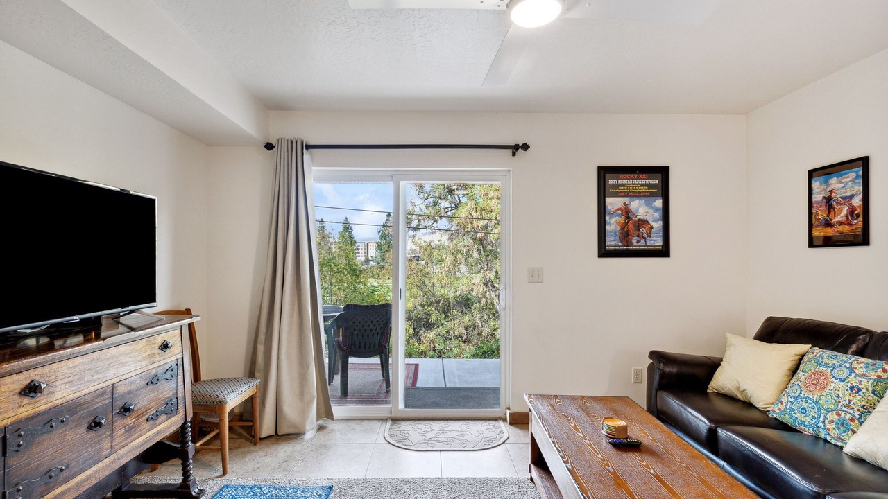 Photo of Livingroom in University District