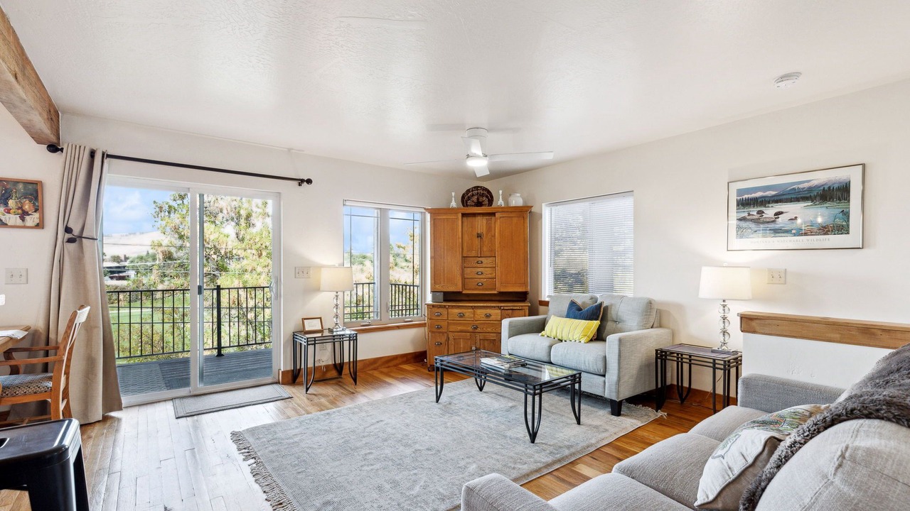 Photo of Livingroom in University District