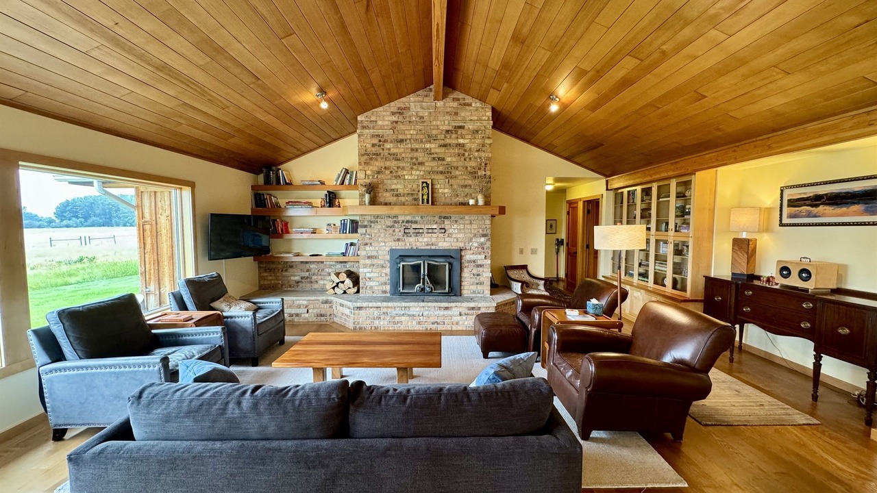 Photo of Livingroom in McAllister