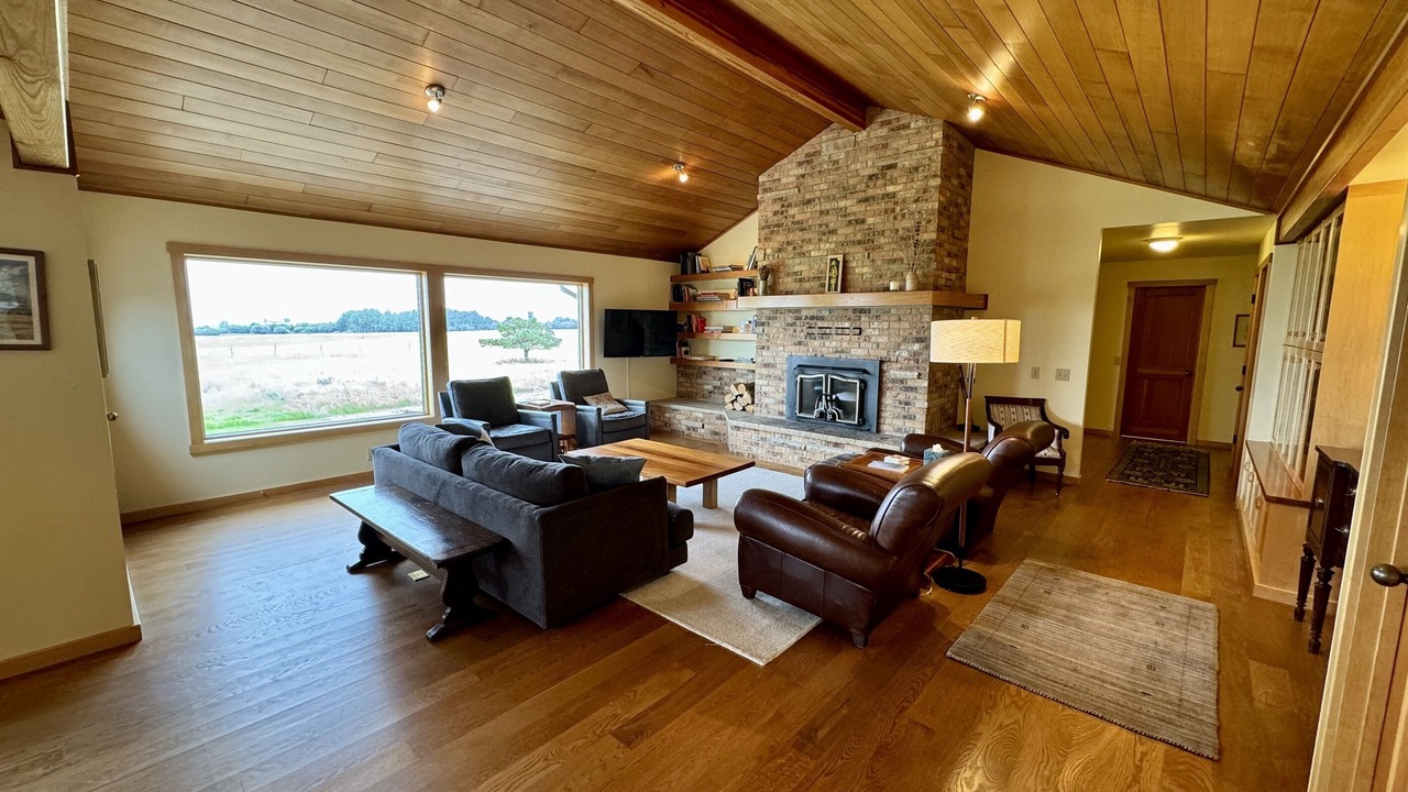 Photo of Livingroom in McAllister