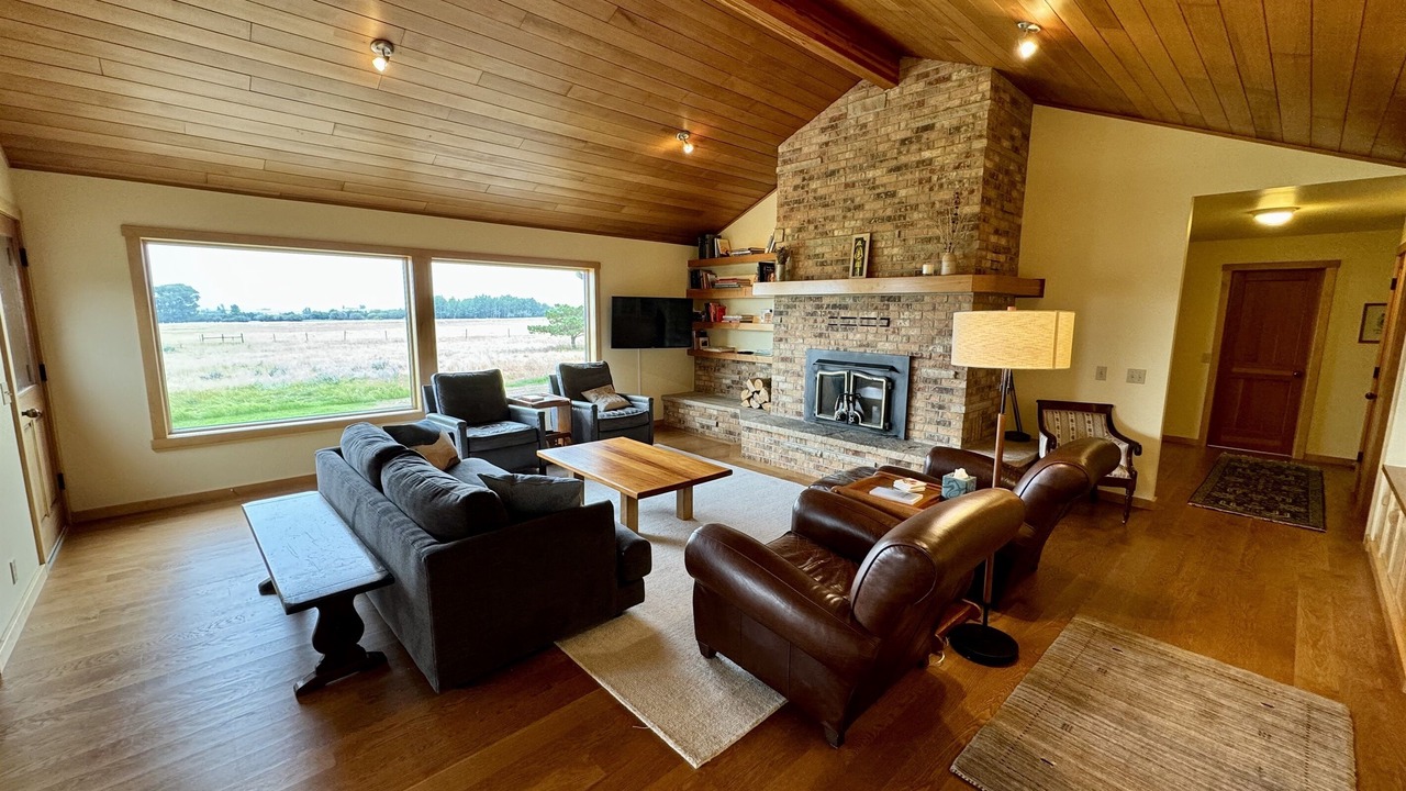 Photo of Livingroom in McAllister