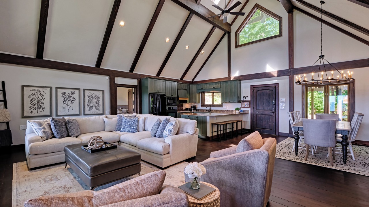 Photo of Livingroom in Cullowhee