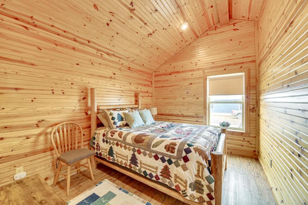 Photo of Bedroom in Pompeys Pillar
