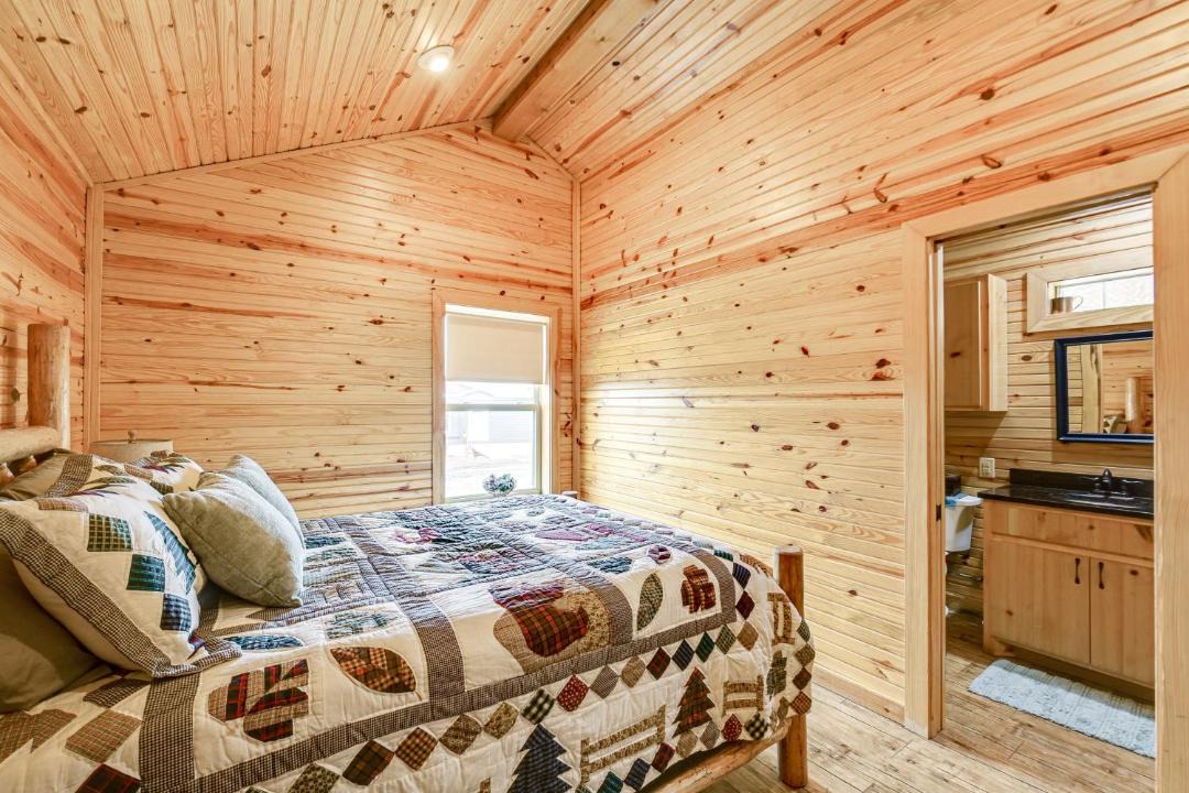 Photo of Bedroom in Pompeys Pillar