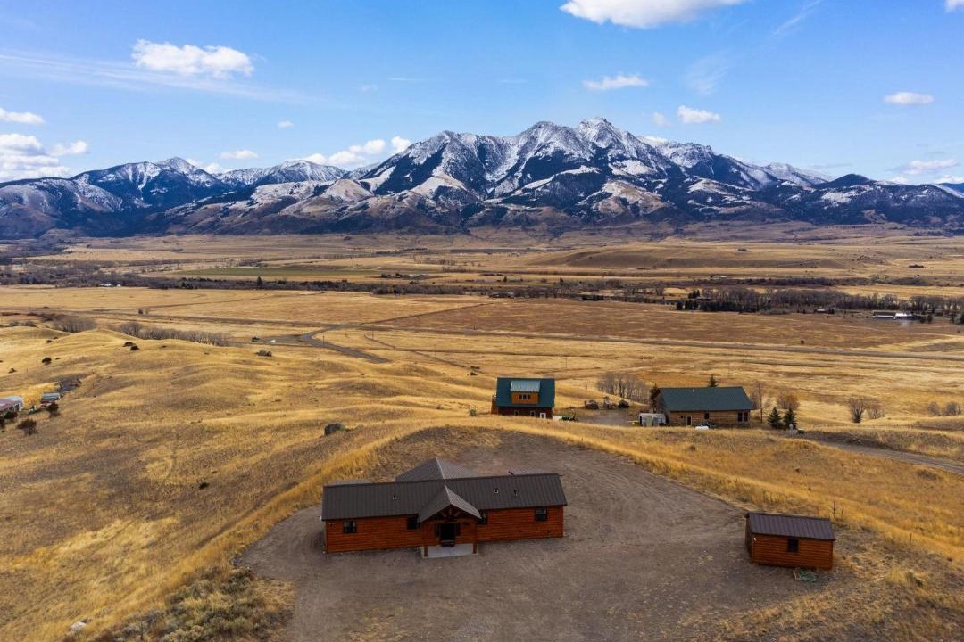 Photo of Others in Emigrant