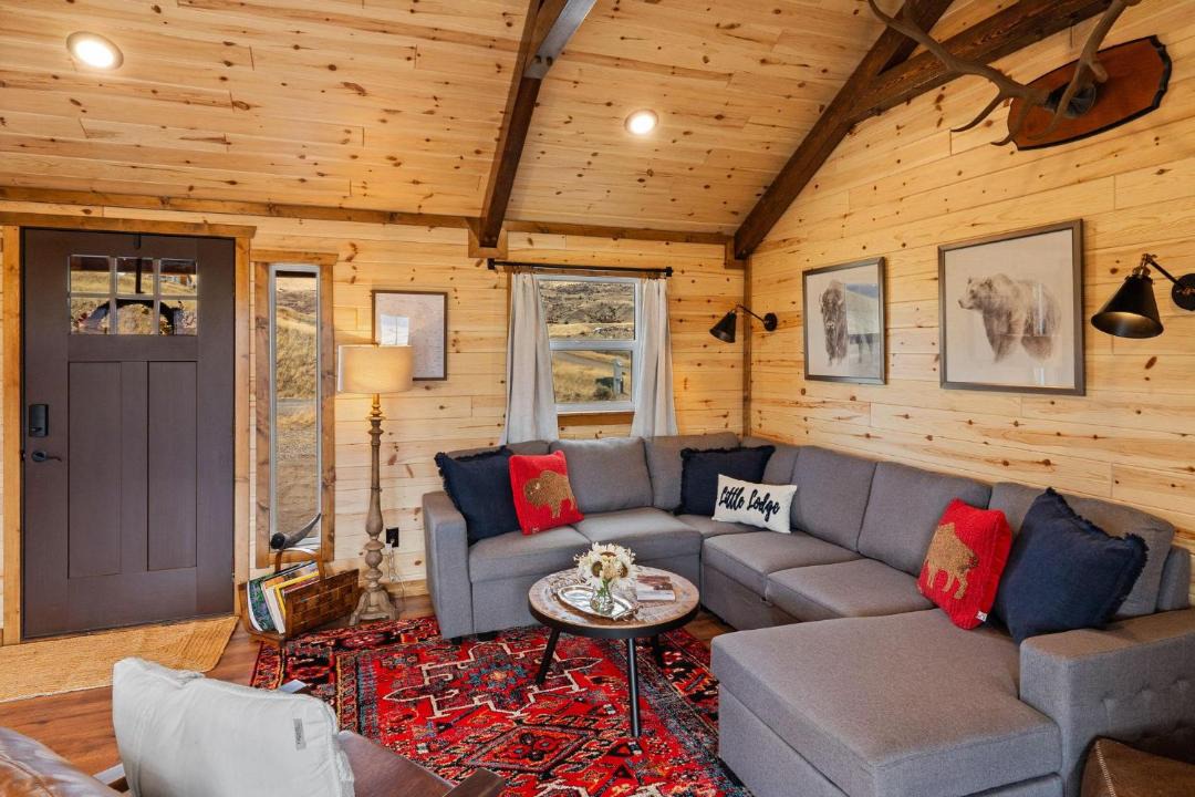 Photo of Others in Emigrant