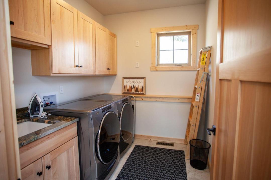 Photo of Others in Emigrant