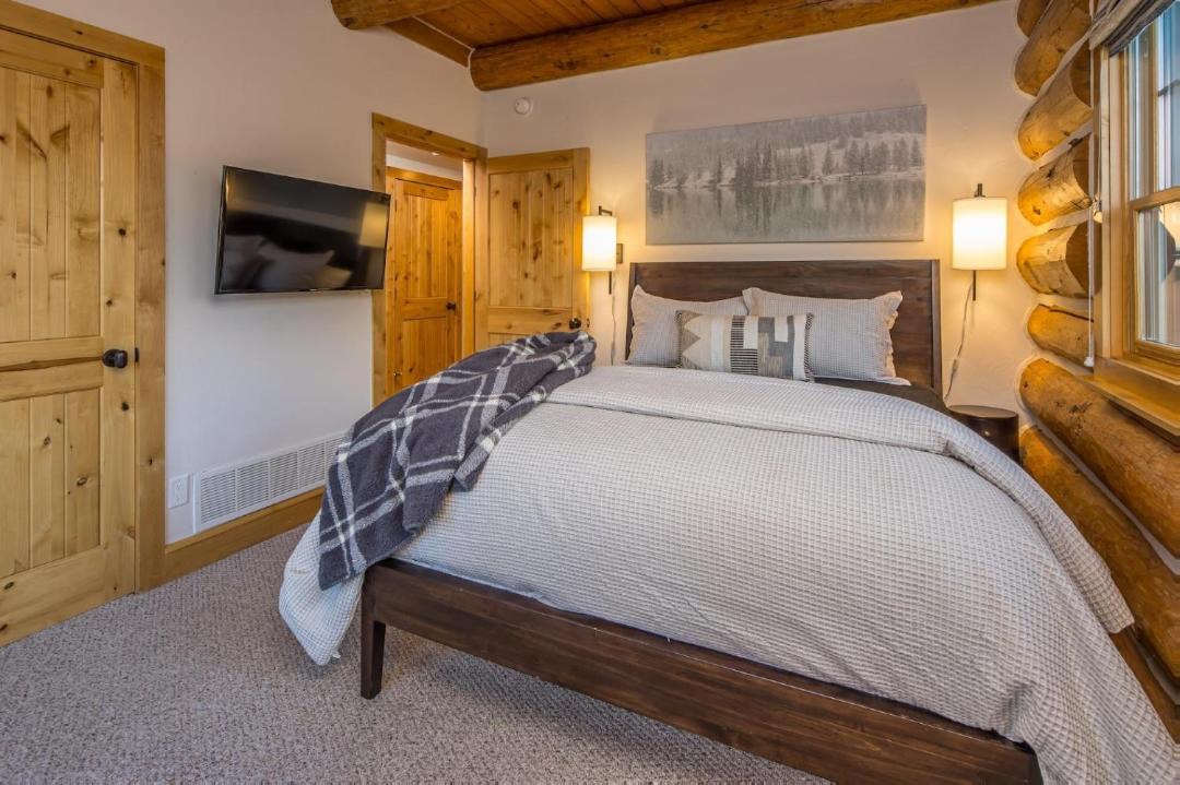 Photo of Bedroom in Powder Ridge