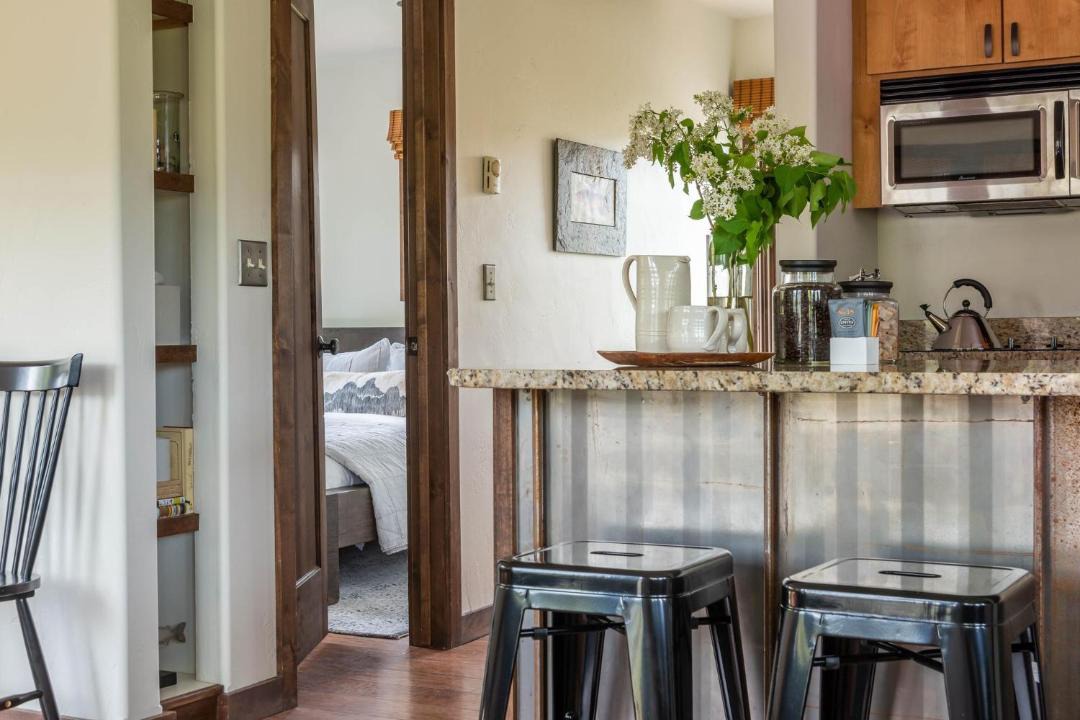 Photo of Others in Emigrant